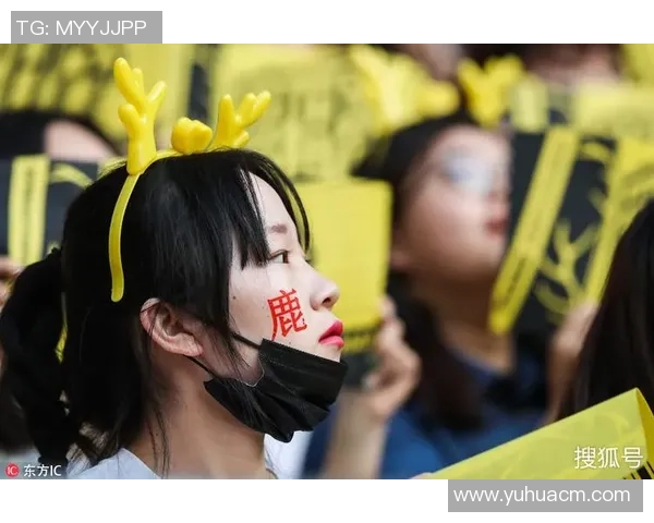 超级企鹅足球明星赛盛况空前球迷热情高涨共同见证精彩瞬间