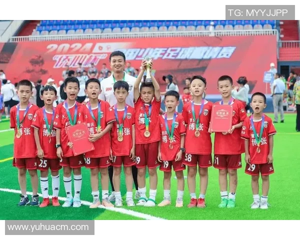 重庆足球队实力分析与未来发展潜力的全面探讨